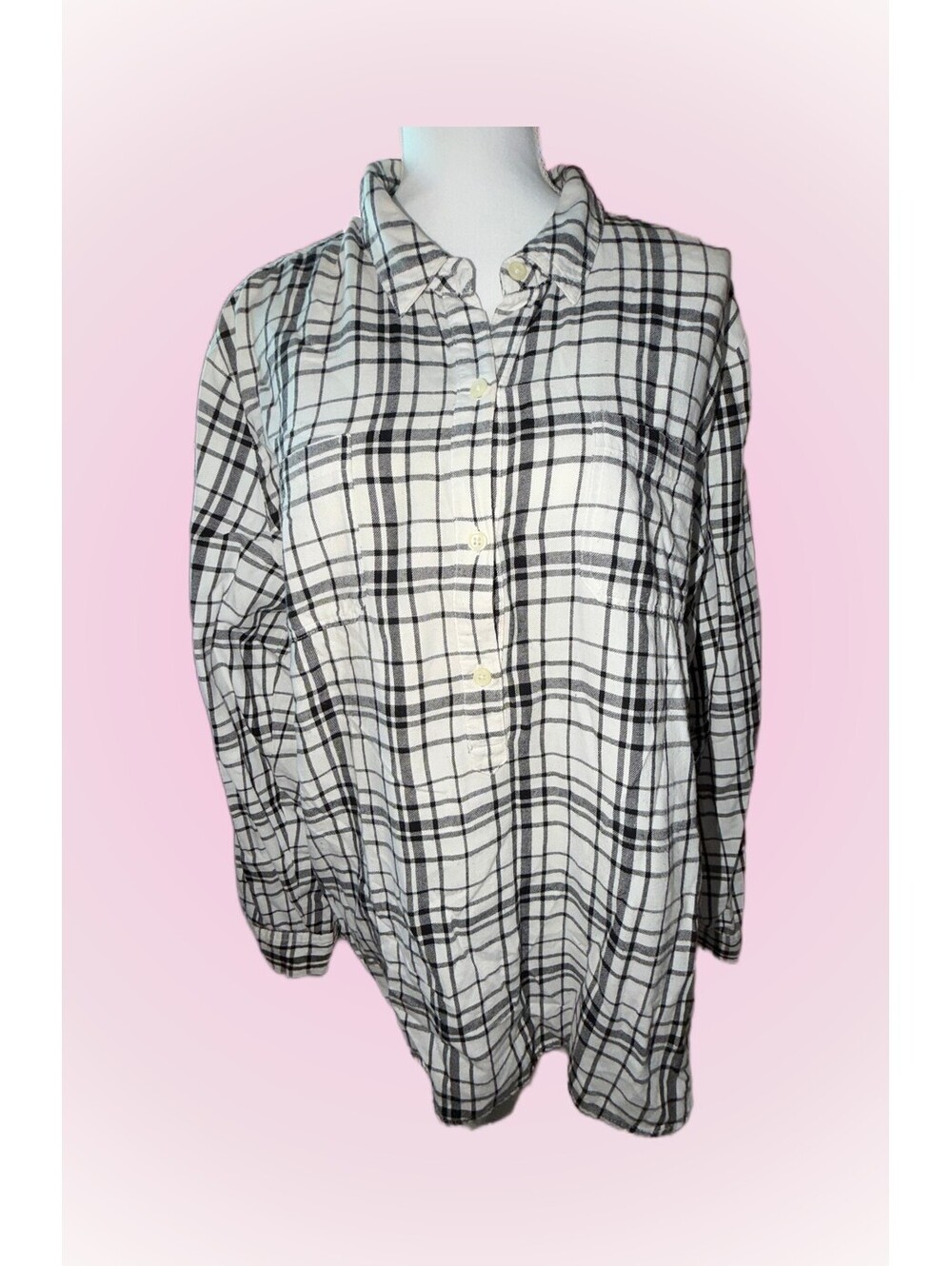 Womens Old Navy Size XXL Extra Large White & Black Plaid Flannel Button Up Top
